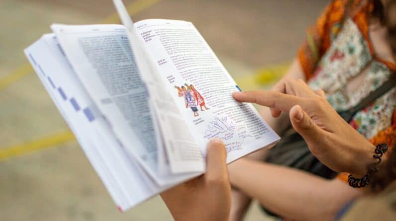 Photo Reading Comprehension Program